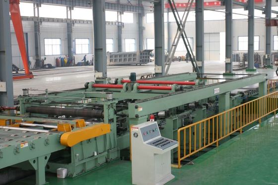 3 épaisseur de matériau 12 mm machine mobile de nivellement de bobines pour couper et palettiser