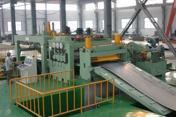 3 épaisseur de matériau 12 mm machine mobile de nivellement de bobines pour couper et palettiser