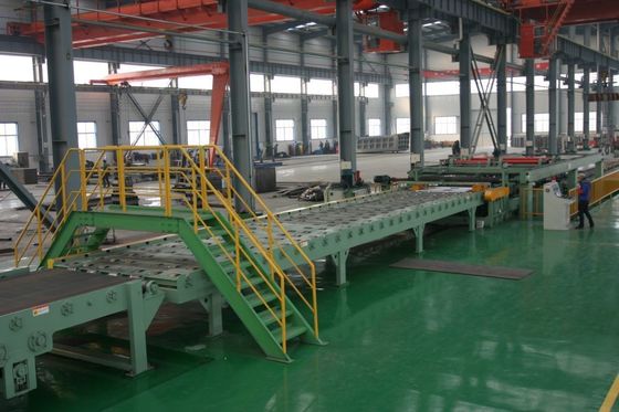 3 épaisseur de matériau 12 mm machine mobile de nivellement de bobines pour couper et palettiser