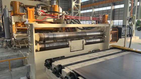 3 mm-12 mm-2000 mm ligne de cisaillement en mouvement transversale pour le décapage de bobines d'acier laminées à chaud
