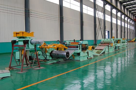 Coupe transversale de la ligne de cisaillement volante 306KW Machine de cisaillement horizontale pour la coupe de bobine d'acier