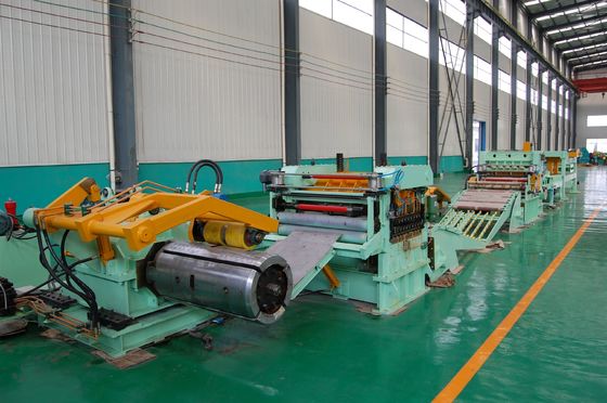 Coupe transversale de la ligne de cisaillement volante 306KW Machine de cisaillement horizontale pour la coupe de bobine d'acier