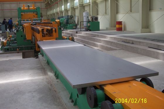 Ligne de levage et de découpe transversale de bobines d'acier à décapage laminées à chaud pour une épaisseur de 3 mm à 13 mm