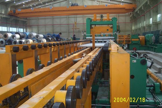 Ligne de levage et de découpe transversale de bobines d'acier à décapage laminées à chaud pour une épaisseur de 3 mm à 13 mm