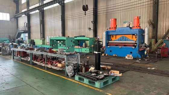 Nivelateur de bobines d'acier pour l'aplatissement et le remontage des feuilles métalliques dans la fabrication automobile