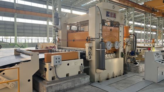 Machine de remontage à levage de bobine d'acier de haute productivité pour le traitement des feuilles de métal lisses
