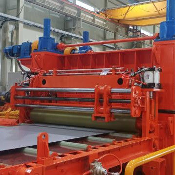 Nivelateur de bobines contrôlées par PLC de haute précision pour l'aplatissement et le remontage de bobines d'acier