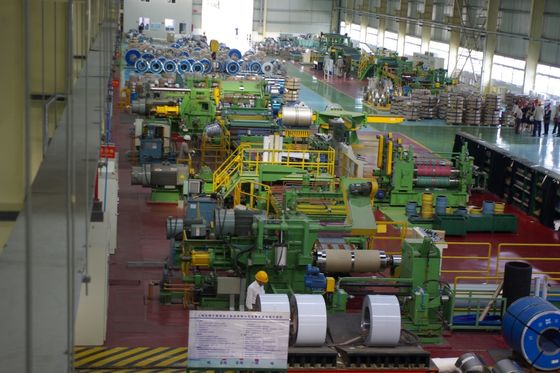 Machine de découpe longitudinale à haute vitesse de la bobine métallique d'acier