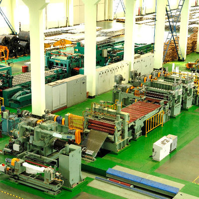 0-70 Coupe de vitesse de ligne de découpe de bobine d'acier avec machine à cisailler de nivellement de décoiling