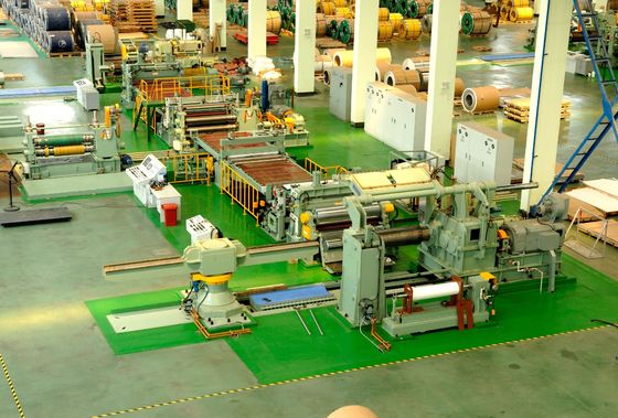 0-70 Coupe de vitesse de ligne de découpe de bobine d'acier avec machine à cisailler de nivellement de décoiling