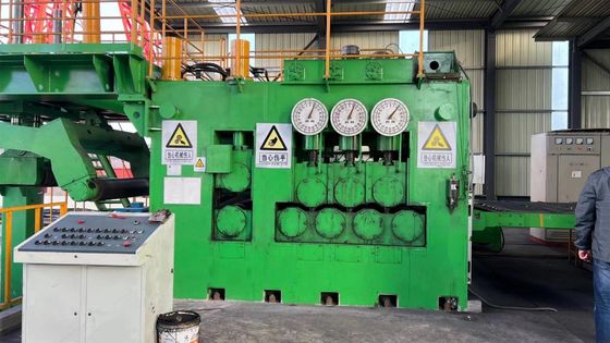 Décoiler de bobine d'acier contrôlé par PLC et couper à la ligne de longueur