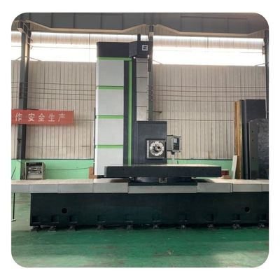 Machine de fraisage par perçage avec 900 mm de déplacement de la table et une précision de positionnement de ±0,03/500 mm
