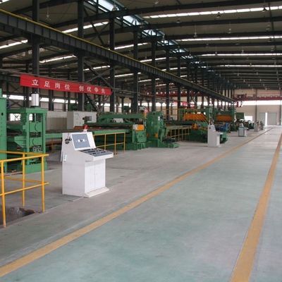 Ligne de découpe automatique de bobine d'acier compétitive avec machine à cisailler de nivellement de décollage