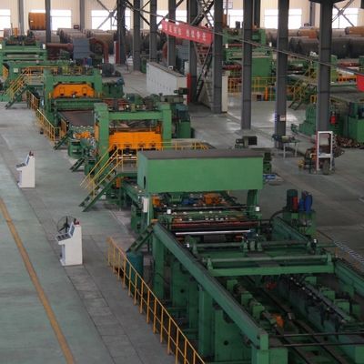 Ligne de découpe automatique de bobine d'acier compétitive avec machine à cisailler de nivellement de décollage