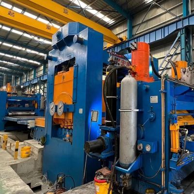 Ligne de découpe automatique de bobine d'acier compétitive avec machine à cisailler de nivellement de décollage
