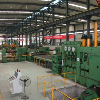 Machine de découpe de bobines d'acier à haute productivité et à vidéo-inspection