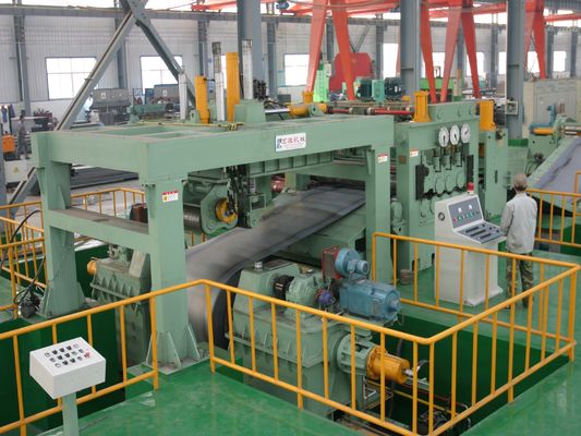 Machine à redresser et à découper les métaux sous tension 380v pour le nivellement des tôles d'acier