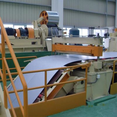 Ligne de production de découpe de bobines d'acier avec machine horizontale de décodage et de nivellement