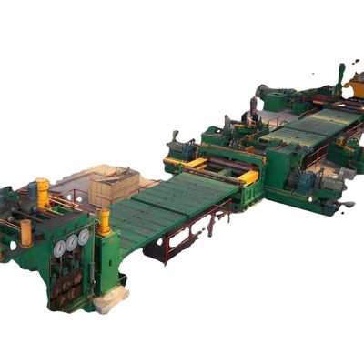 Machine à aplatir à haute productivité pour le redressement et la découpe transversale de tôles d'acier