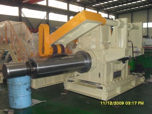 Découler à l'aide d'un alimentateur de redressage La solution idéale pour la découpe de bobines d'acier au niveau de la machine