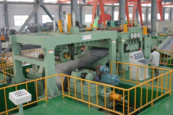 Machine à découper les bobines d'acier pour le décodage, le nivellement et le cisaillement