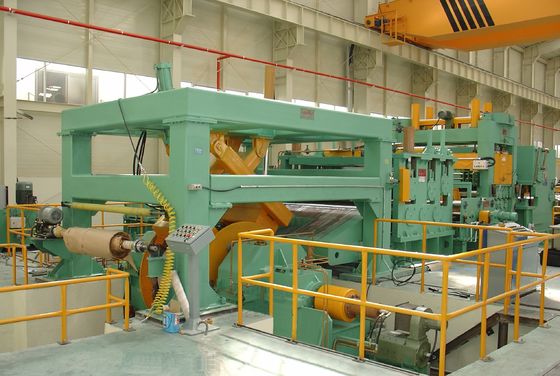 Machines de rectification et de découpe transversale de tôles avec décoiler d'alimentation par rectificateur