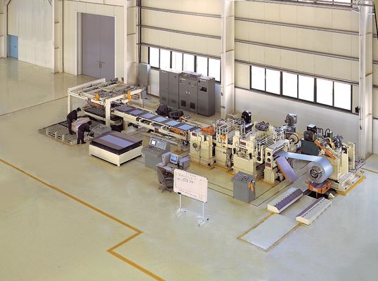 Ligne de production de cisailles mobiles pour le nivellement de haute précision Poids de bobine 28T
