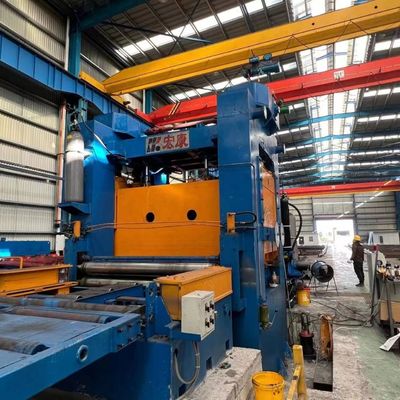 Ligne de production de découpe et de levage de tôles métalliques pour la fabrication automobile
