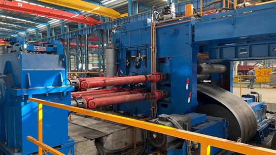 Ligne de production de découpe et de levage de tôles métalliques pour la fabrication automobile