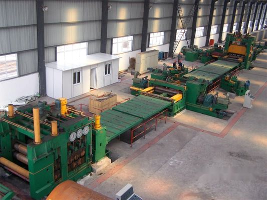 Ligne de découpe automatique de bobine d'acier contrôlée par PLC avec dépliant d'alimentation à redressement