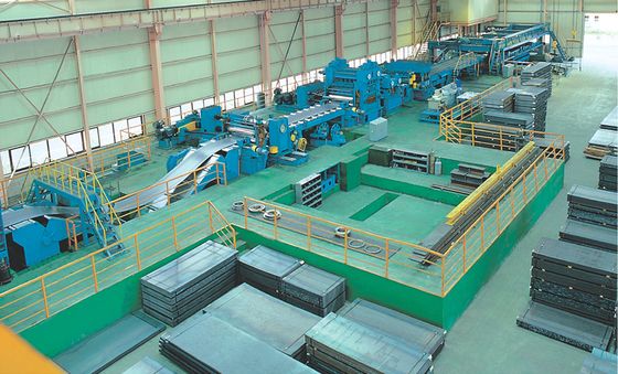Ligne de découpe automatique de bobine d'acier contrôlée par PLC avec dépliant d'alimentation à redressement