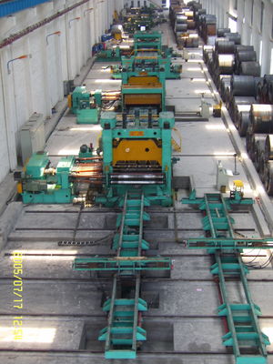 12000 mm de largeur de coupe de bobine d'acier de décoiling de nivellement de la ligne de production mobile de ciseaux